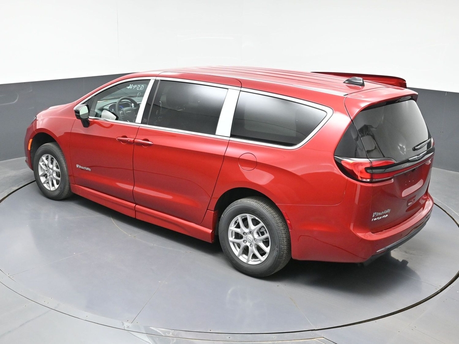 Red Chrysler Pacifica image number 21