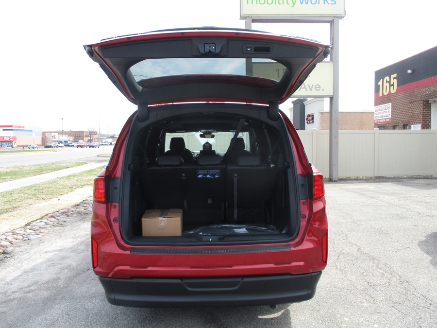 Red Honda Odyssey image number 8