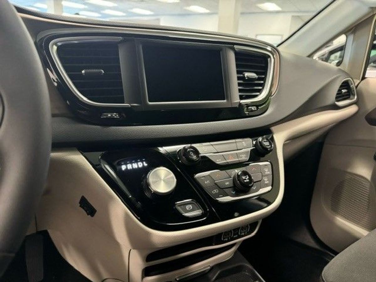 2024 CHRYSLER VOYAGER - Image 23