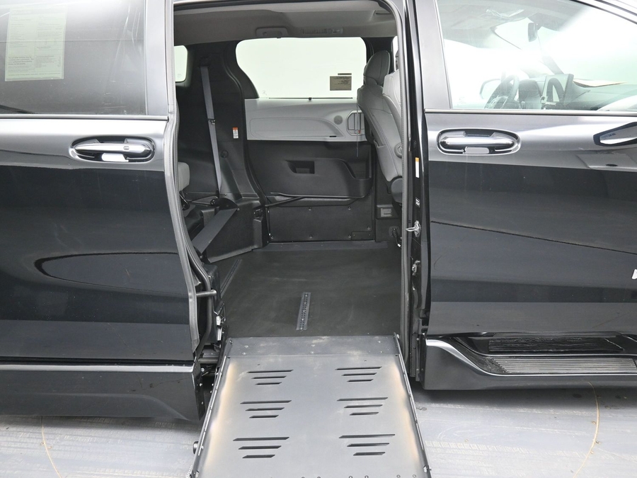 Black Toyota Sienna image number 11