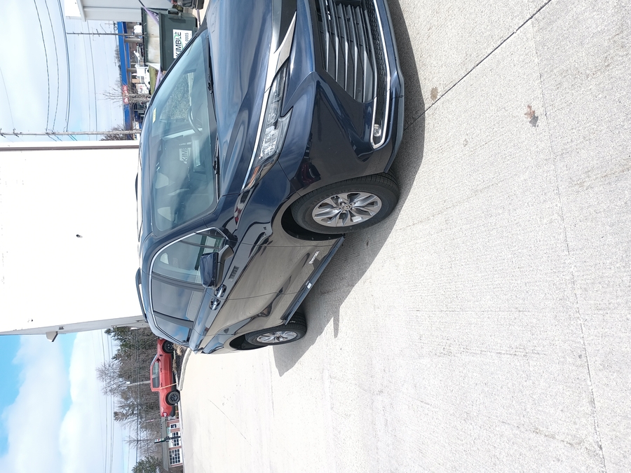 Blue Toyota Sienna image number 5