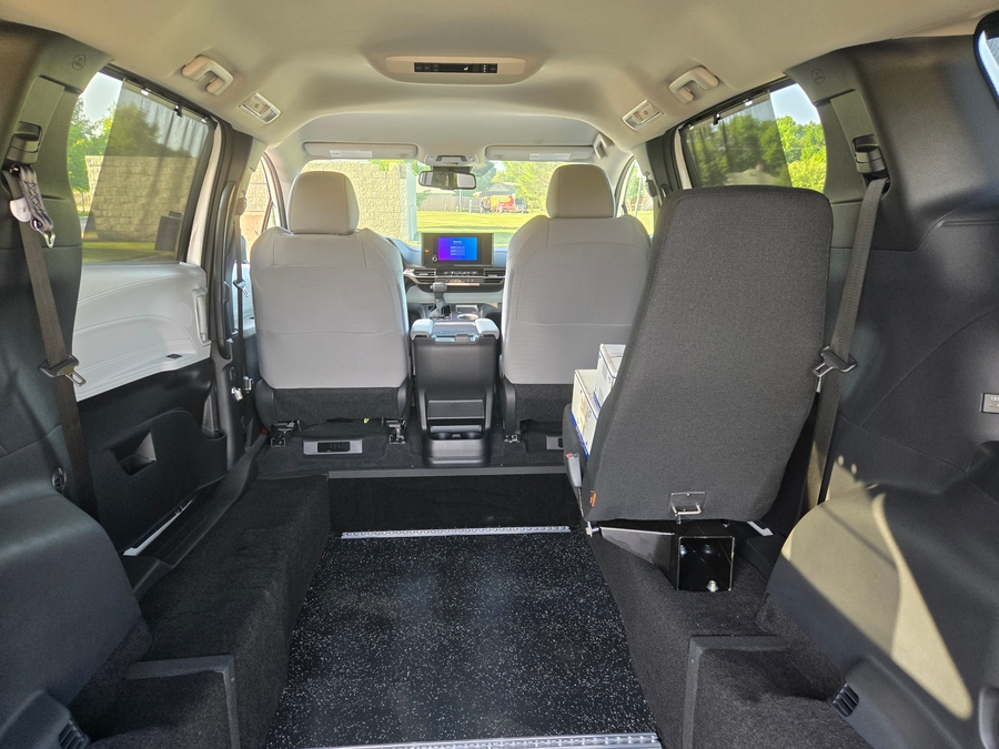 New 2026 Toyota Sienna Hybrid LE NOT ADA - Vantage Mobility Rear Entry Fold Out Manual Ramp