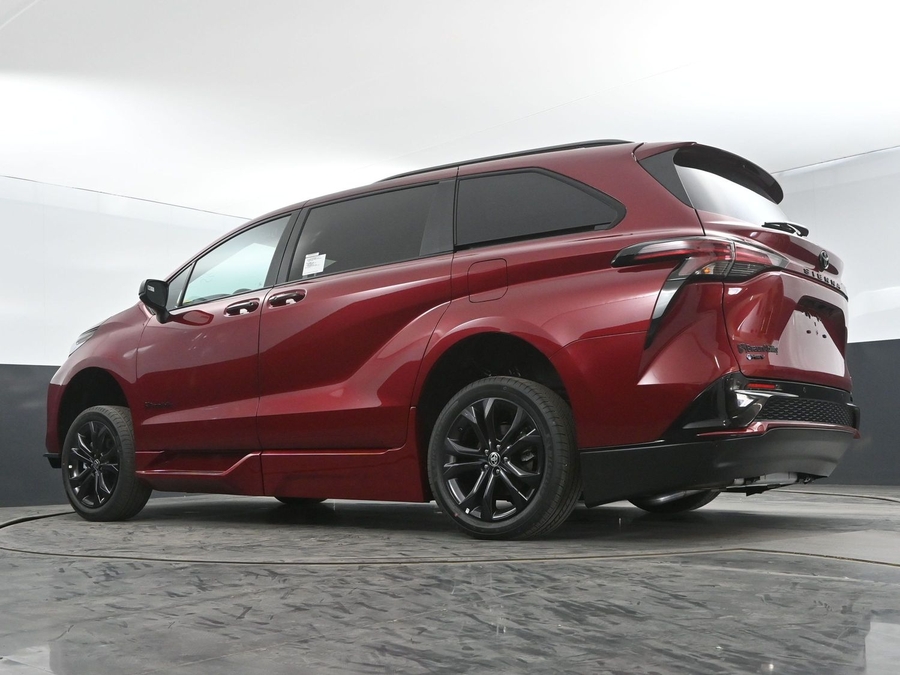 New 2025 Toyota Sienna Hybrid XSE Sport - BraunAbility Side Entry Entry Fold Out Automatic Ramp