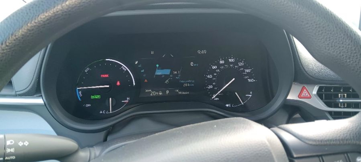 Red Toyota Sienna image number 13