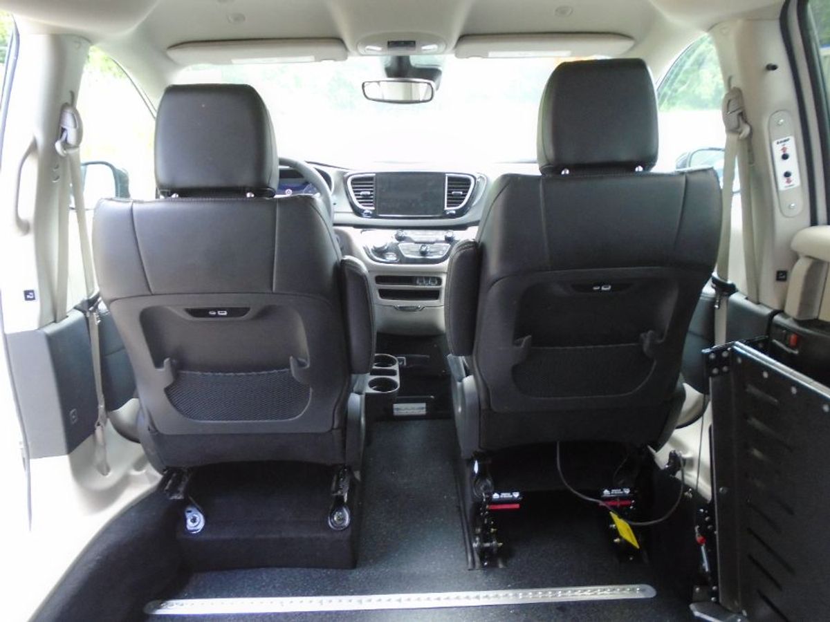 2024 CHRYSLER PACIFICA - Image 11