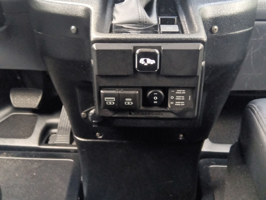 2023 Toyota Sienna XLE - Photo 13