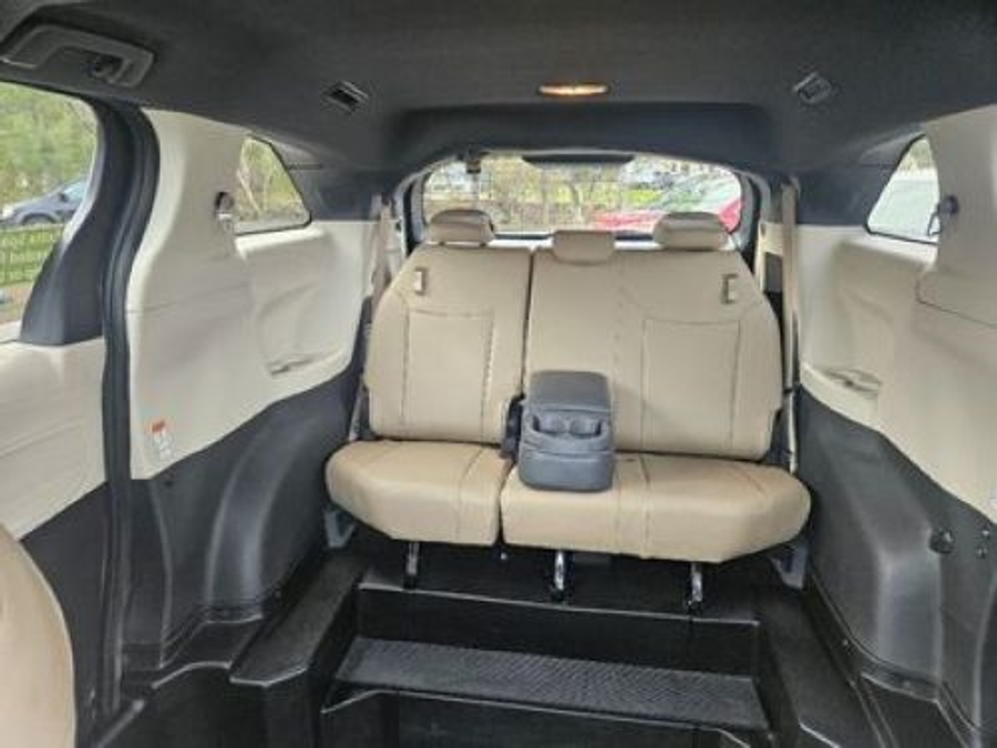 2023 Toyota Sienna XLE - Photo 9