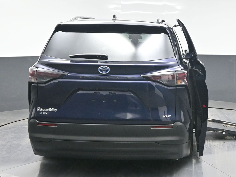 New 2025 Toyota Sienna Hybrid XLE Plus - BraunAbility Side Entry Entry Fold Out Automatic Ramp