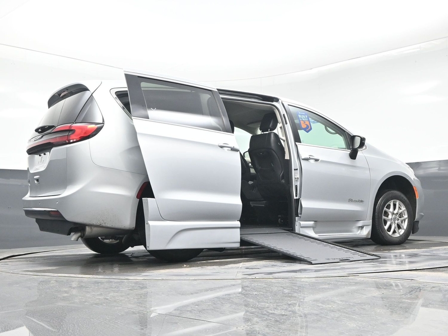 Used 2024 Chrysler Pacifica Touring L - BraunAbility Side Entry Entry In Floor Automatic Ramp