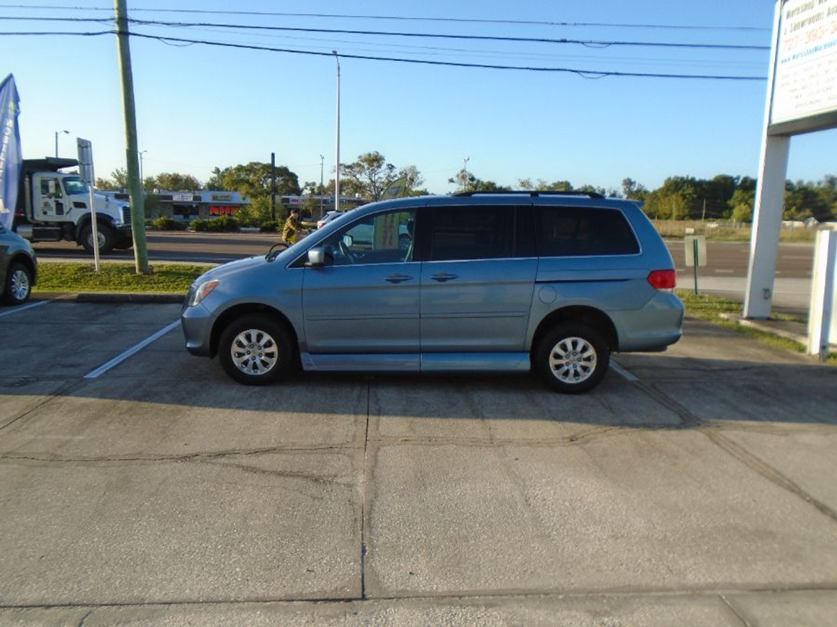 Blue Honda Odyssey image number 5