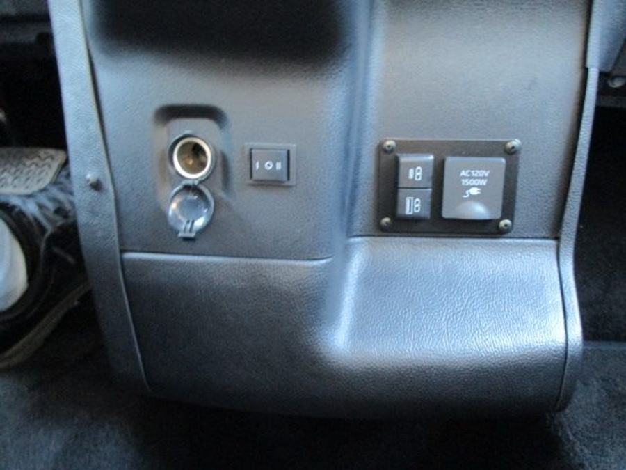 Black Toyota Sienna image number 10