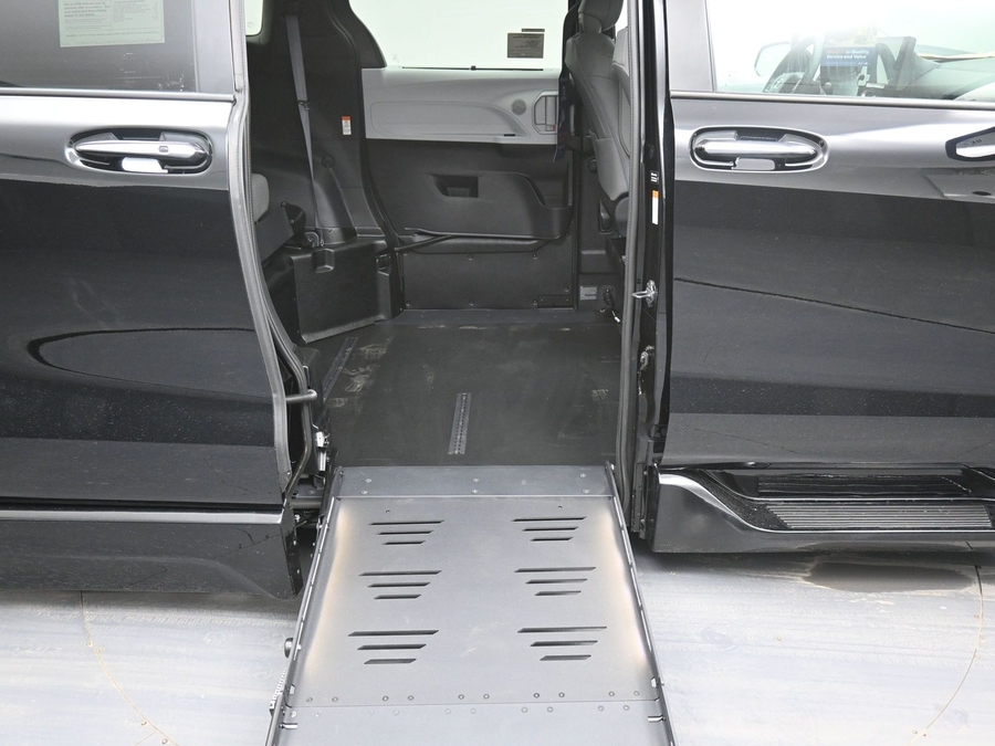 Black Toyota Sienna image number 11