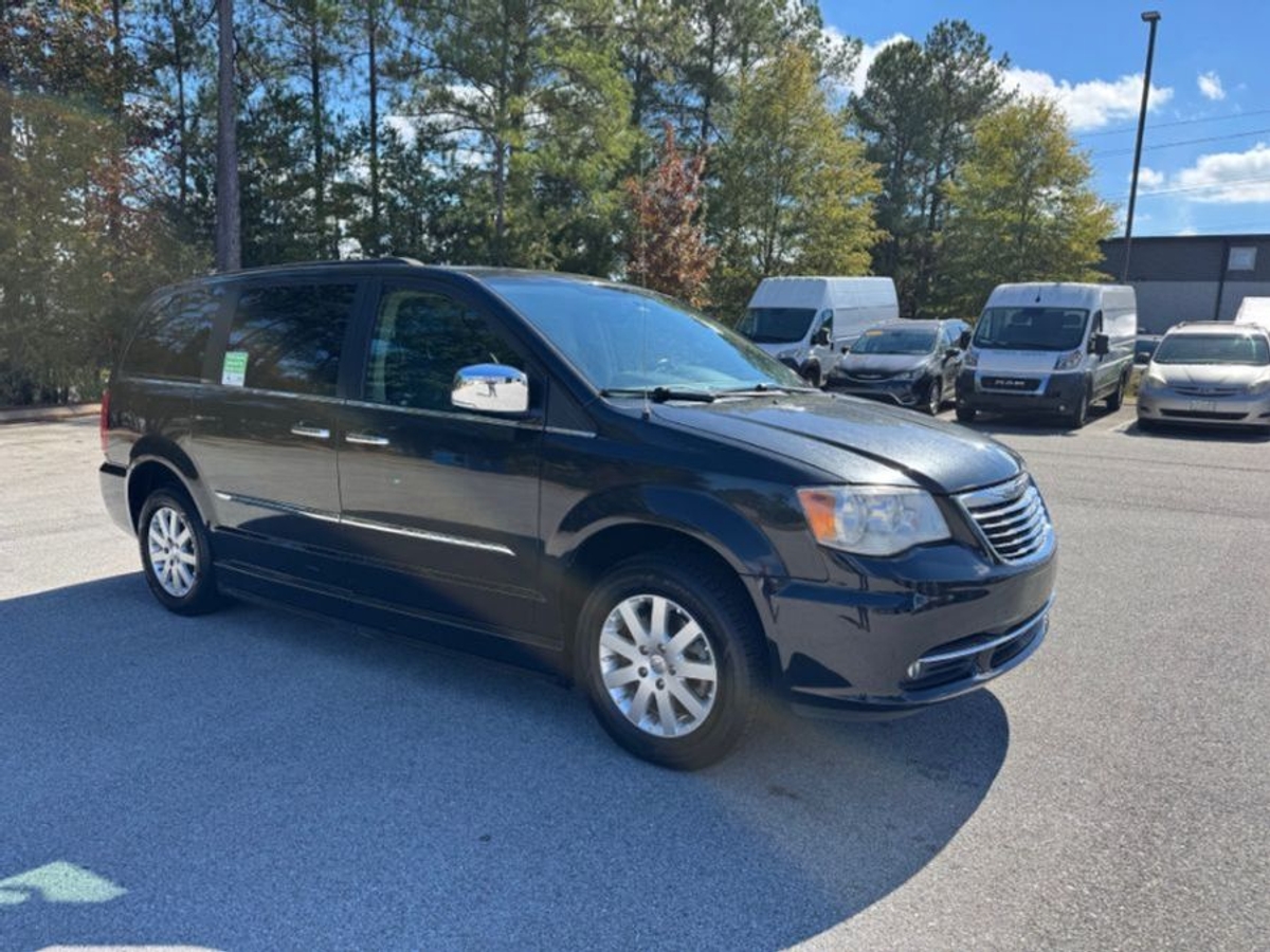 2012 CHRYSLER TOWN AND COUNTRY - Image 5
