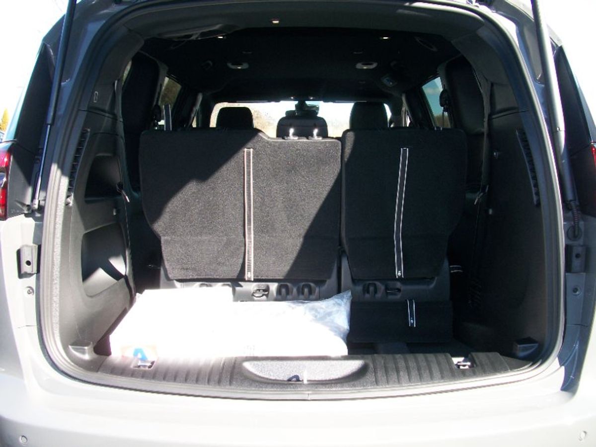Grey Chrysler Pacifica image number 28
