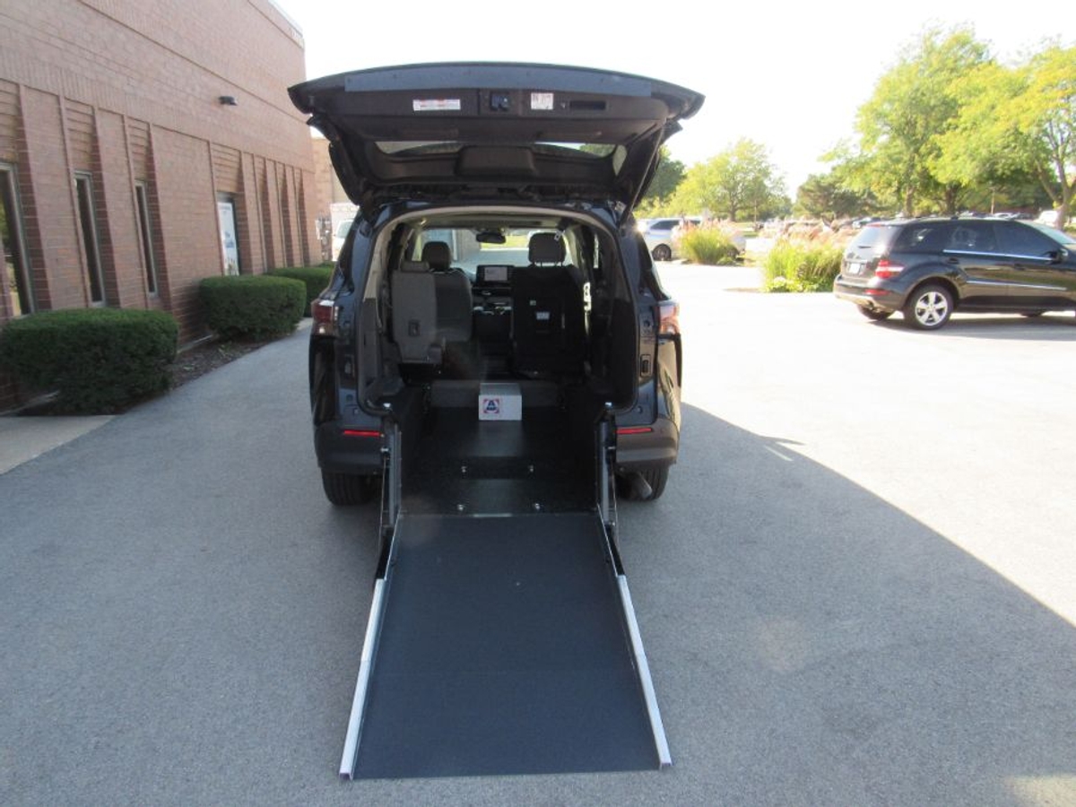 2024 TOYOTA SIENNA - Image 1