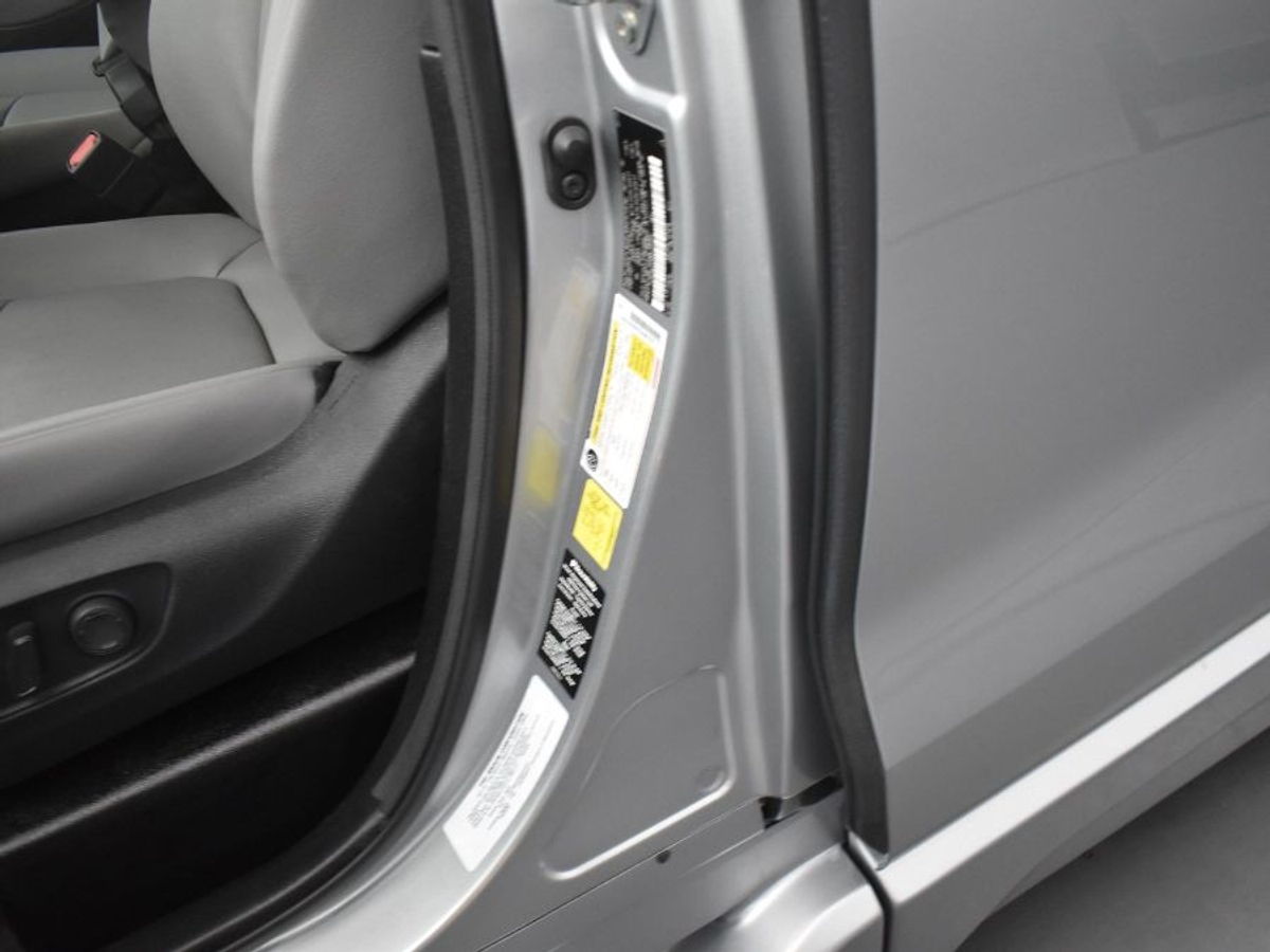 2025 TOYOTA SIENNA - Image 17