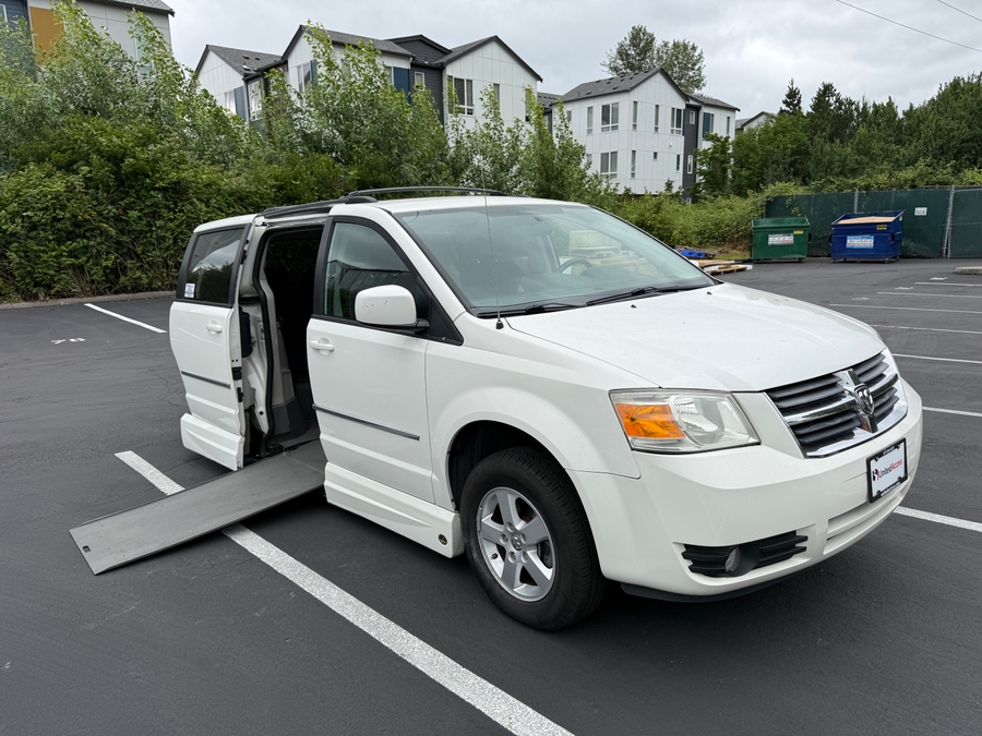 Used 2010 Dodge Grand Caravan SXT - VMI Side Entry In Floor Automatic Ramp