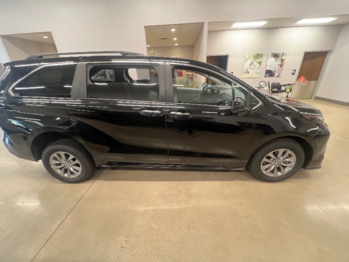 2024 TOYOTA SIENNA - Image 6