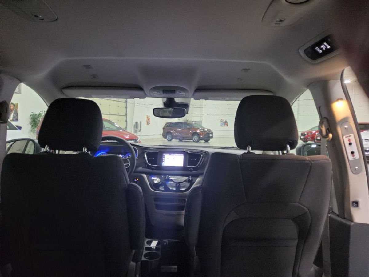 2024 CHRYSLER VOYAGER - Image 15