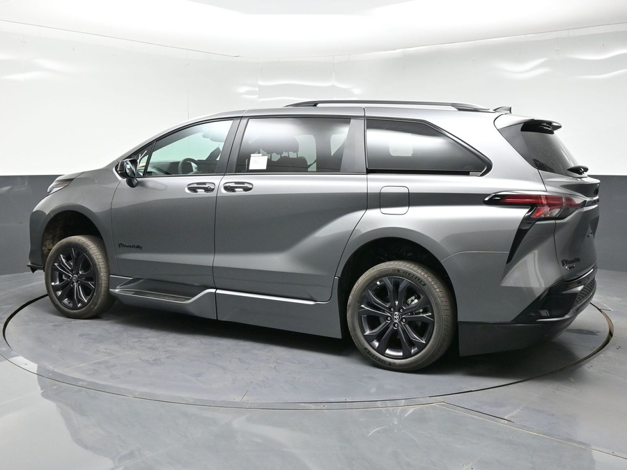 New 2026 Toyota Sienna Hybrid XSE Sport - BraunAbility Side Entry Fold Out Automatic Ramp