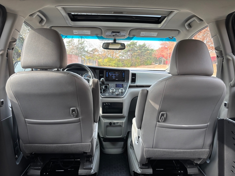 Used 2017 Toyota Sienna XLE Base - BraunAbility Side Entry Entry Fold Out Automatic Ramp