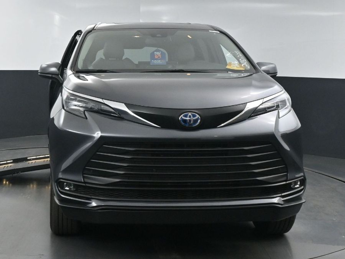 2025 TOYOTA SIENNA - Image 2
