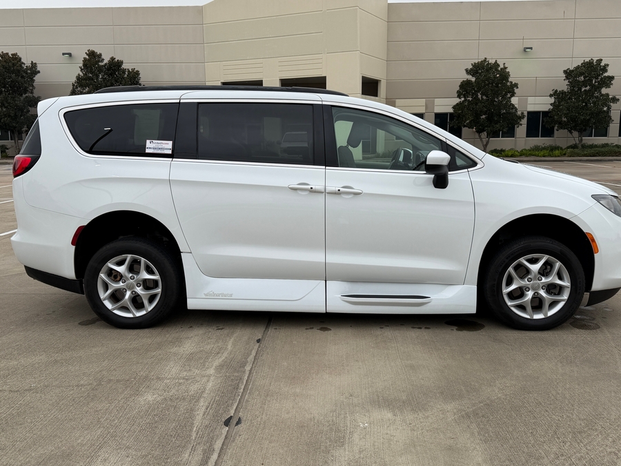 Used 2018 Chrysler Pacifica Touring - VMI Side Entry Entry In Floor Automatic Ramp