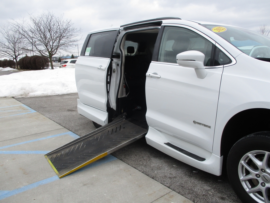 2022 CHRYSLER PACIFICA - Image 10