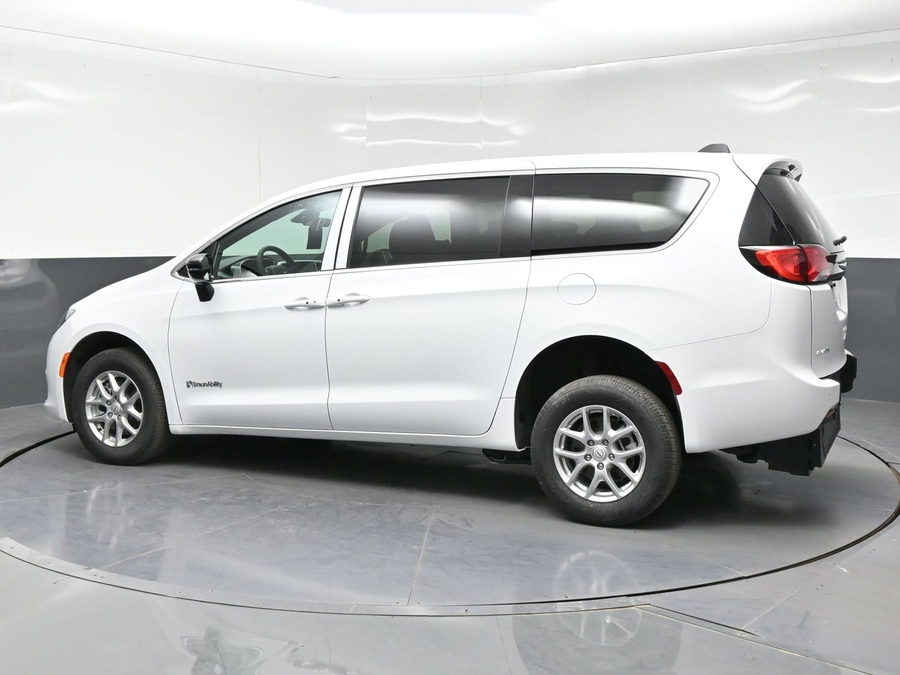2026 Chrysler Voyager's photo