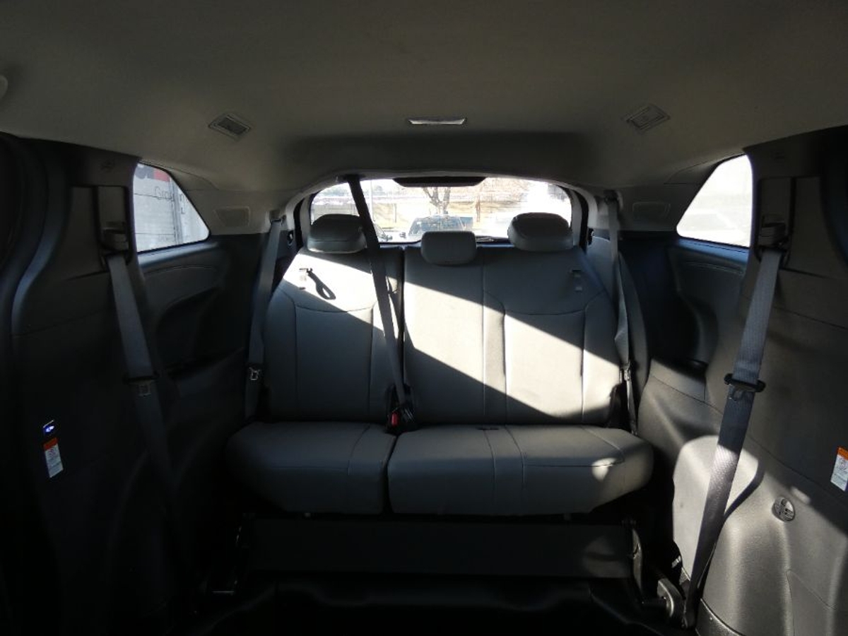 2025 TOYOTA SIENNA - Image 5