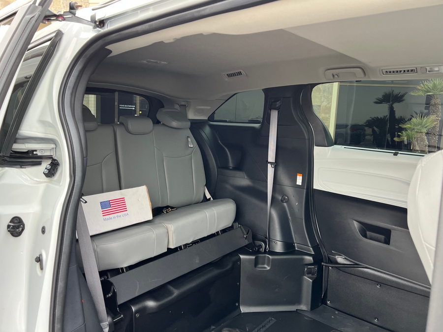 Used 2025 Toyota Sienna Hybrid XLE Plus - BraunAbility Side Entry Entry Fold Out Automatic Ramp