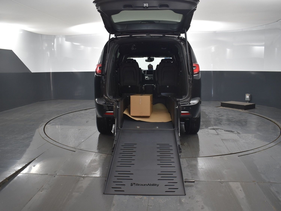 New 2025 Chrysler Pacifica Select Safety - BraunAbility Rear Entry Entry Fold Out Manual Ramp