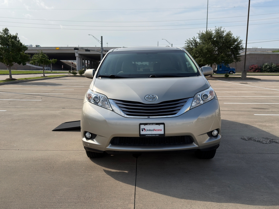 Used 2015 Toyota Sienna XLE - VMI Side Entry Entry In Floor Automatic Ramp
