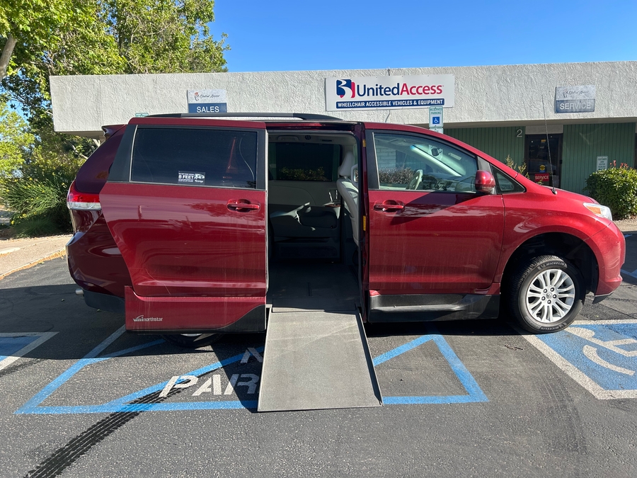 Used 2013 Toyota Sienna XLE - VMI Side Entry Entry In Floor Automatic Ramp
