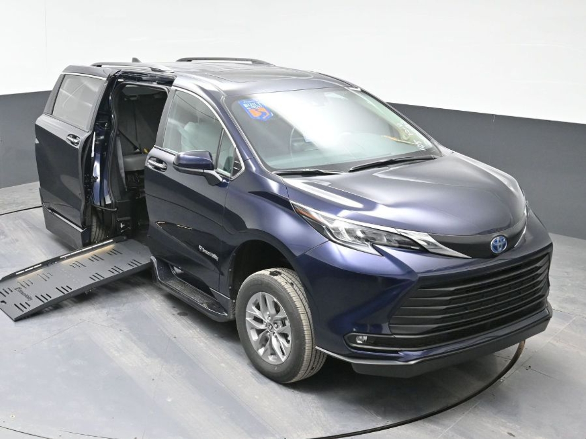 2025 TOYOTA SIENNA - Image 23