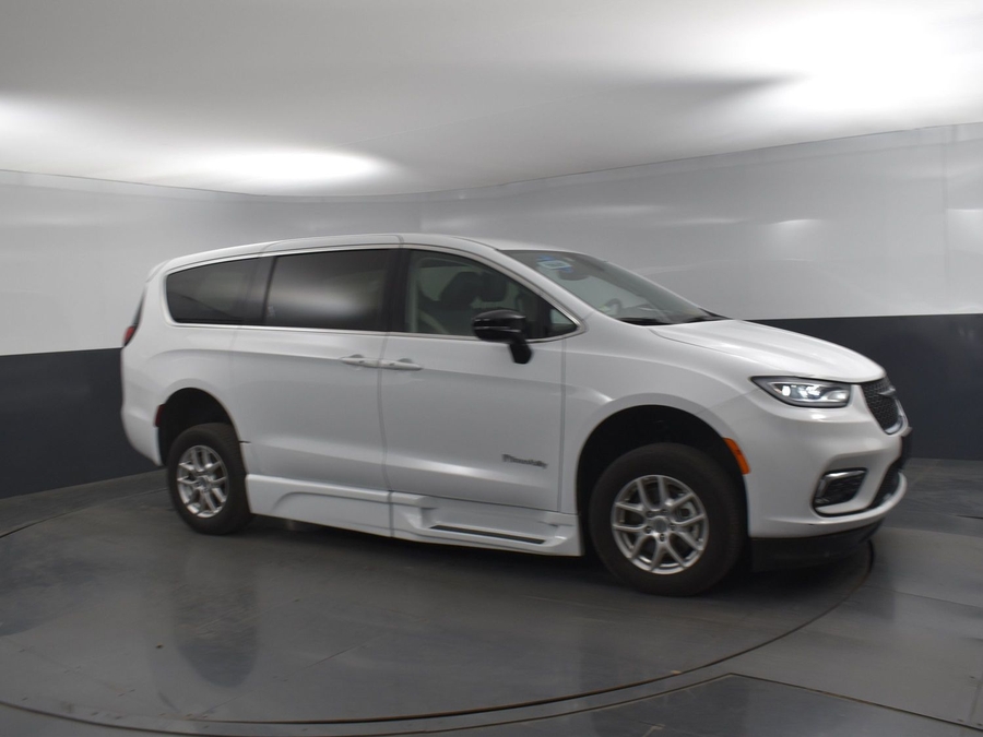 Used 2024 Chrysler Pacifica Touring L - BraunAbility Side Entry Entry Fold Out Automatic Ramp