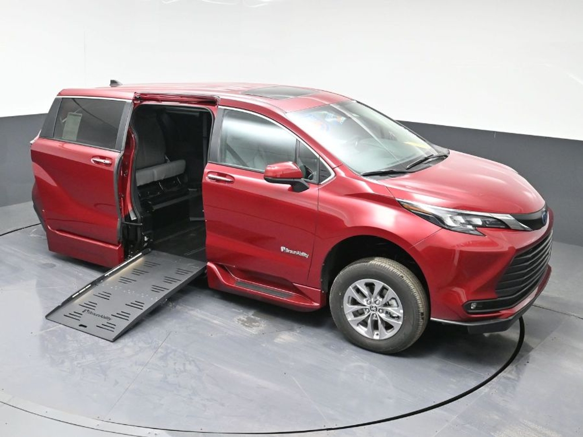 2025 TOYOTA SIENNA - Image 26
