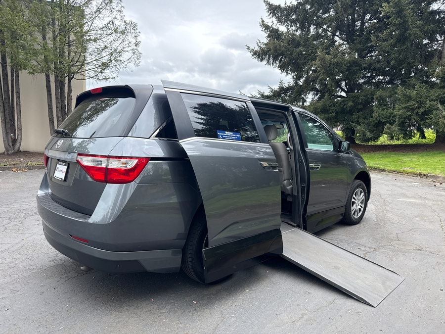 Used 2012 Honda Odyssey EXL - VMI Side Entry Entry In Floor Automatic Ramp