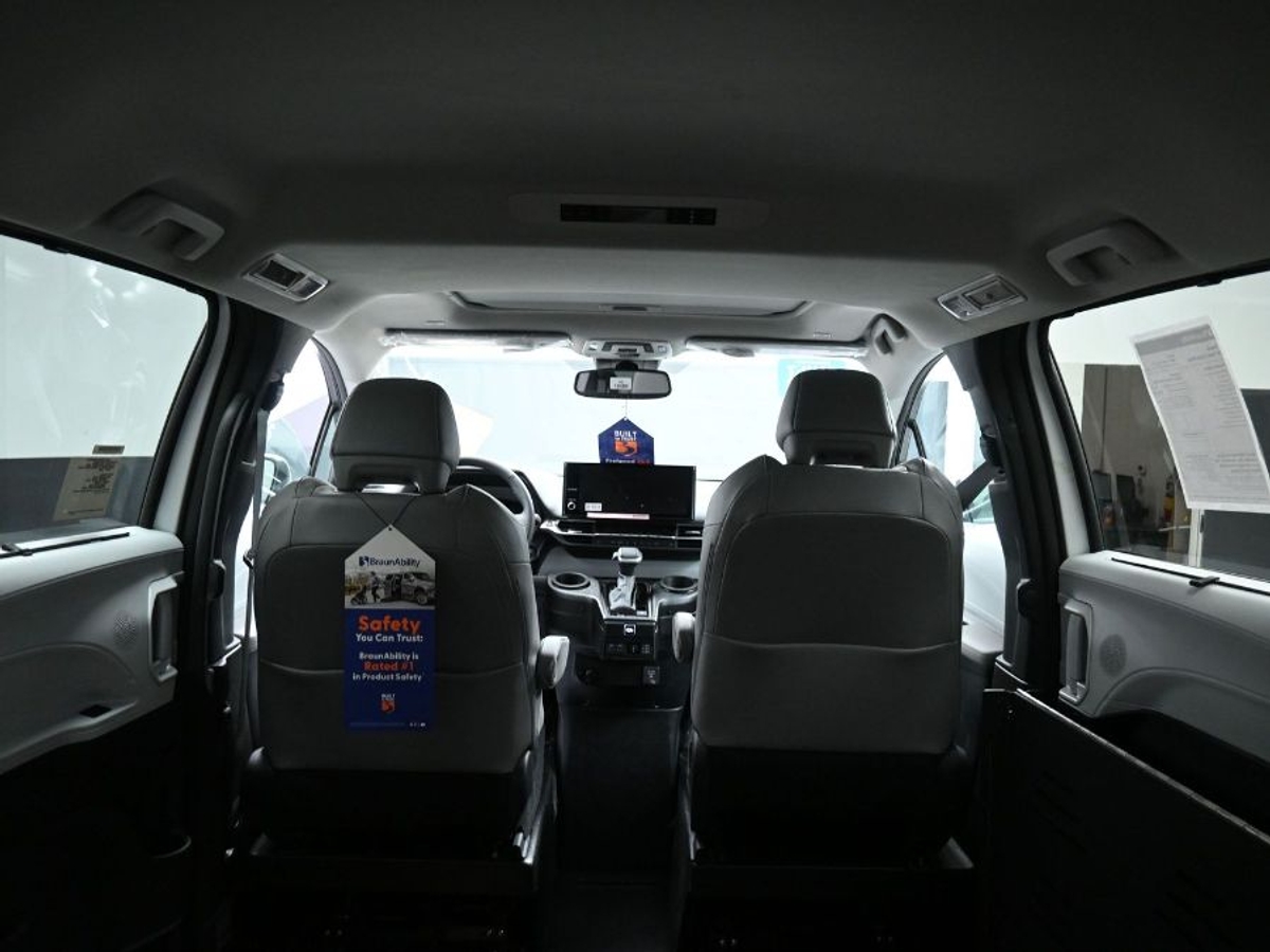 2025 TOYOTA SIENNA - Image 15