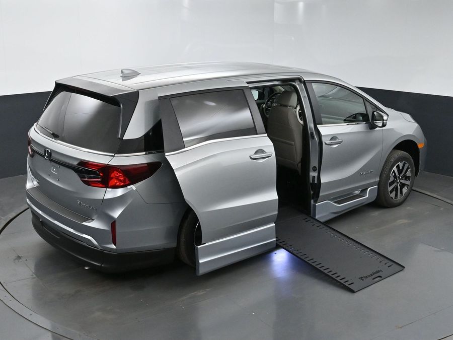 New 2025 Honda Odyssey EX-L - BraunAbility Side Entry Entry In Floor Automatic Ramp