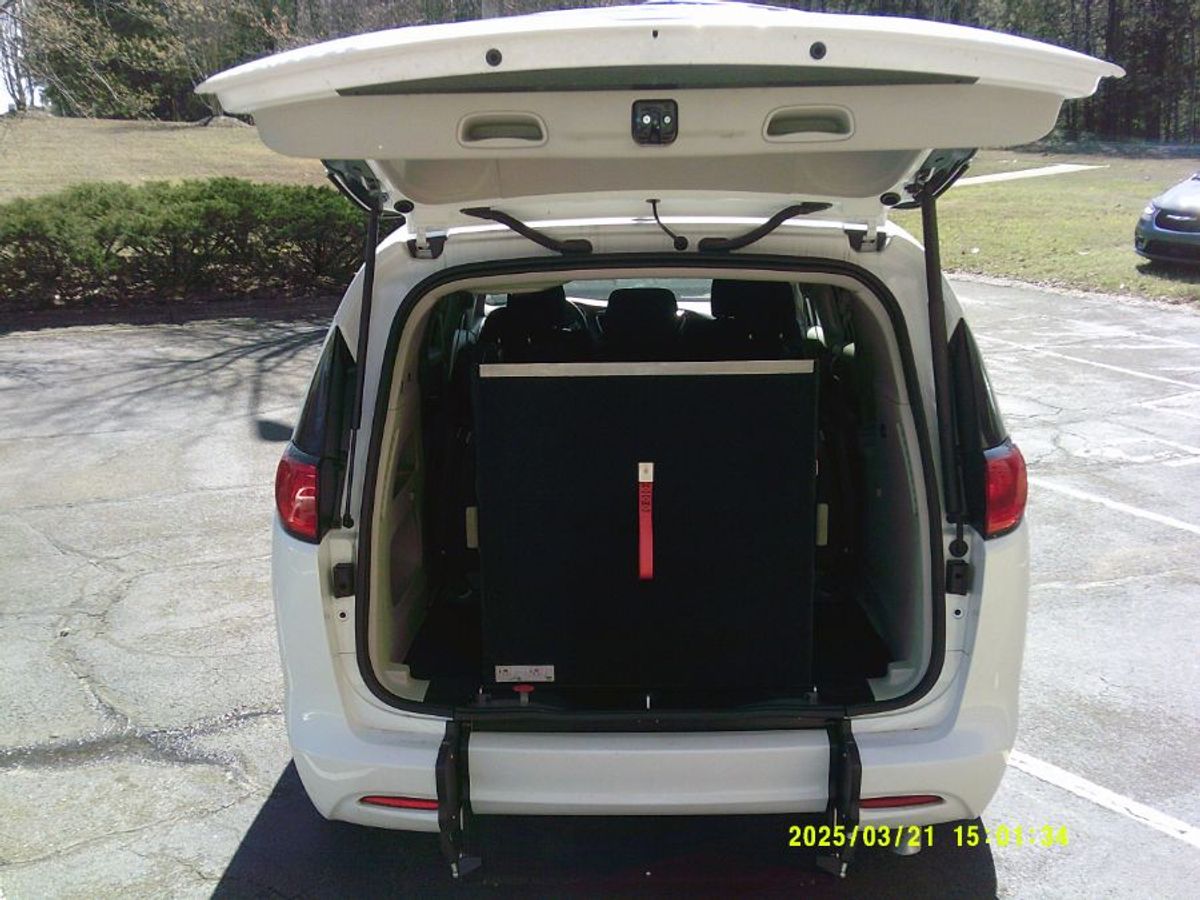 2024 CHRYSLER VOYAGER - Image 14