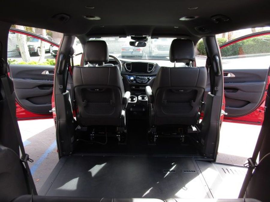 New 2025 Chrysler Pacifica Select Safety - BraunAbility Side Entry Entry Fold Out Automatic Ramp
