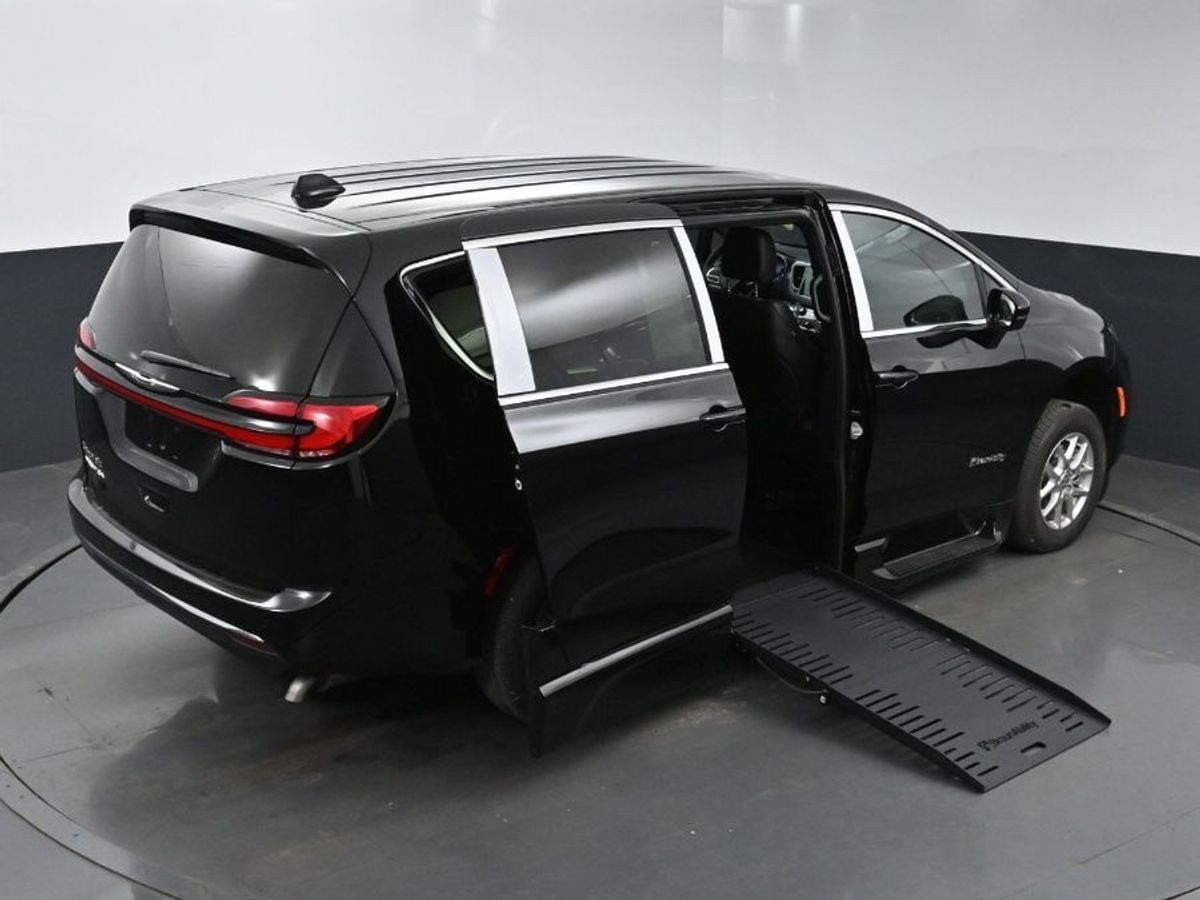 2025 CHRYSLER PACIFICA - Image 26