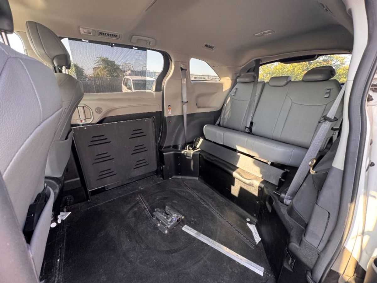 2023 TOYOTA SIENNA - Image 5