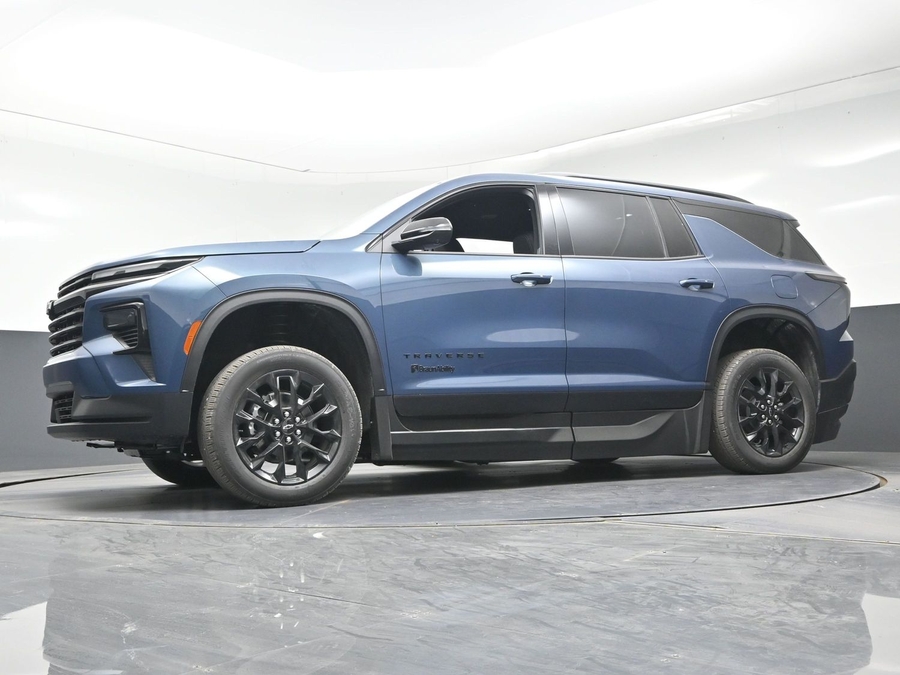 New 2026 Chevrolet Traverse 1LT Midnight - BraunAbility Side Entry Entry In Floor Automatic Ramp