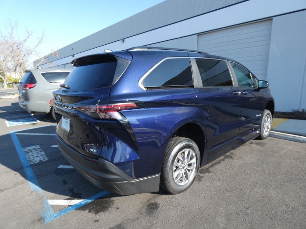 2025 TOYOTA SIENNA - Image 12