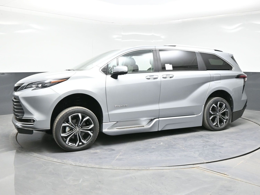 New 2025 Toyota Sienna Hybrid Platinum - BraunAbility Side Entry Entry In Floor Automatic Ramp