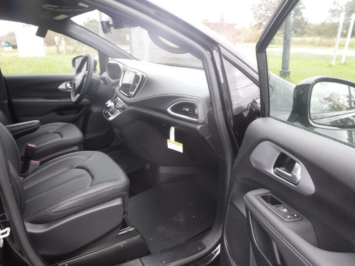 2024 CHRYSLER PACIFICA - Image 16