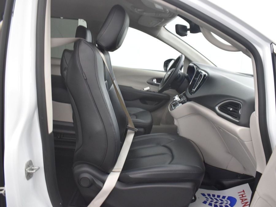 Used 2024 Chrysler Pacifica Touring L - BraunAbility Side Entry Entry Fold Out Automatic Ramp