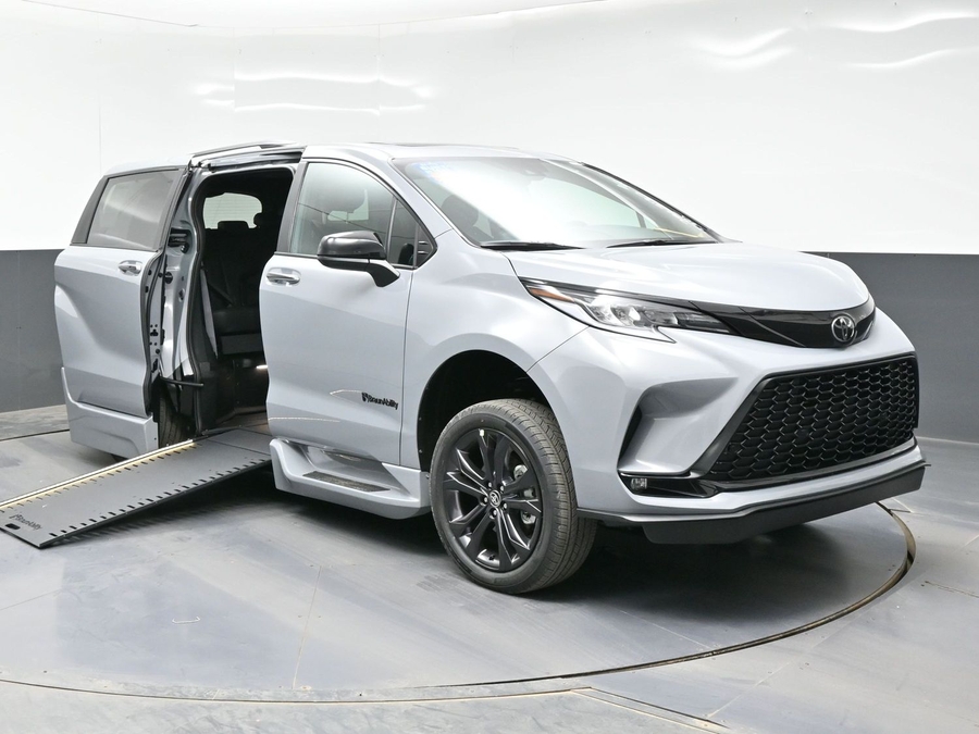 New 2026 Toyota Sienna Hybrid XSE Sport - BraunAbility Side Entry In Floor Automatic Ramp